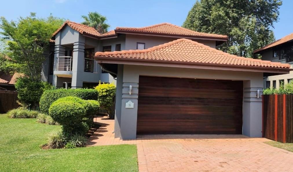 Villa On 8 Pecanwood Hartbeespoort Exterior photo